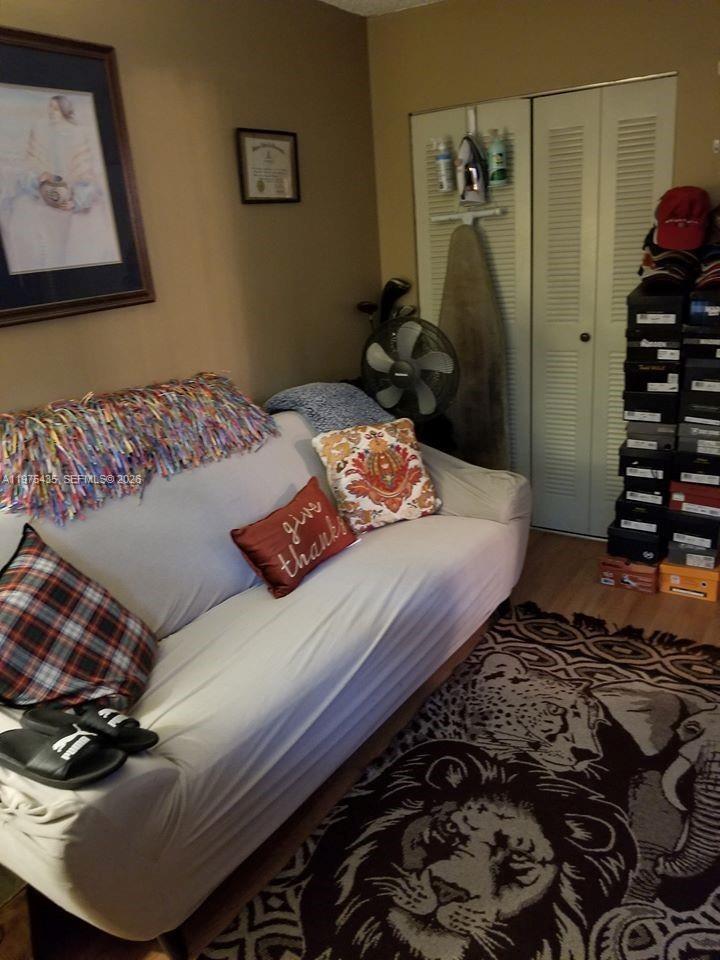 SANDS POINT CONDOMINIUM V - Residential Lease