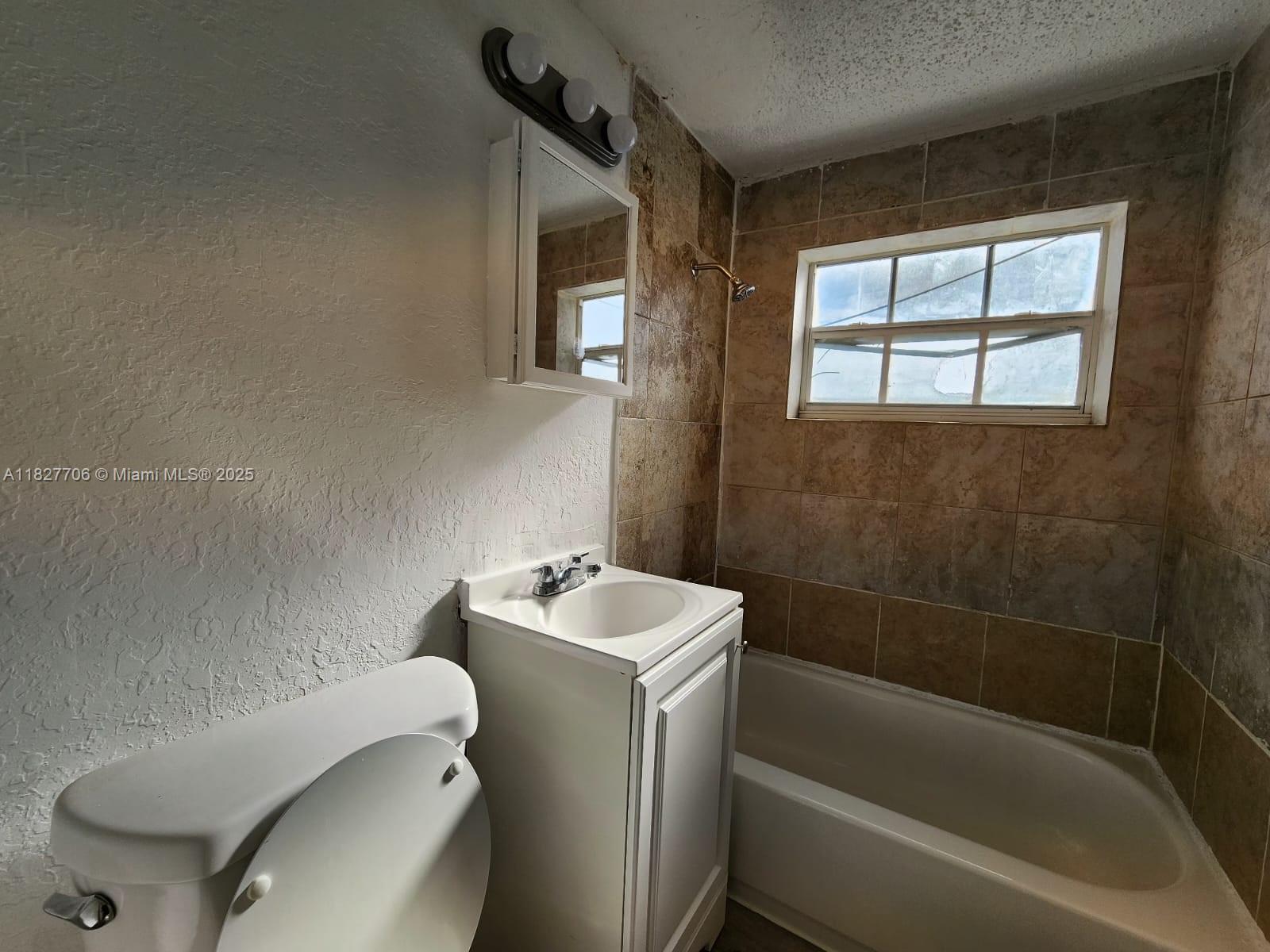 3615 Thomas Ave 1