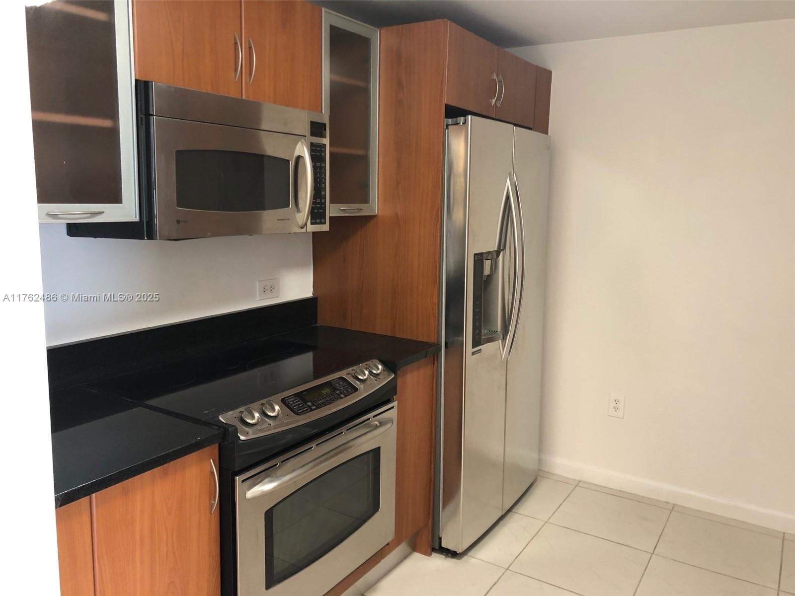 2775 Ne 187th St 527, Aventura, Miami-Dade County, Florida - 2 Bedrooms  
2 Bathrooms - 
