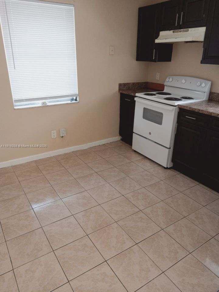 Freshly painted and 2-bedroom, 1-bath apartment located in a quiet neighborhood just 10 minutes from the beach and major highways. This well-maintained unit offers comfortable living in Palm Beach County. It’s ideally situated within 11 minutes or 5.0 miles of Palm Beach State College, and also near Palm Beach Atlantic University and Florida Atlantic University. Housing programs are accepted, and rapid approval is available, making this an excellent option for students or professionals seeking a smooth move-in process. Don’t miss this opportunity! Available for move in August 1, 2025.