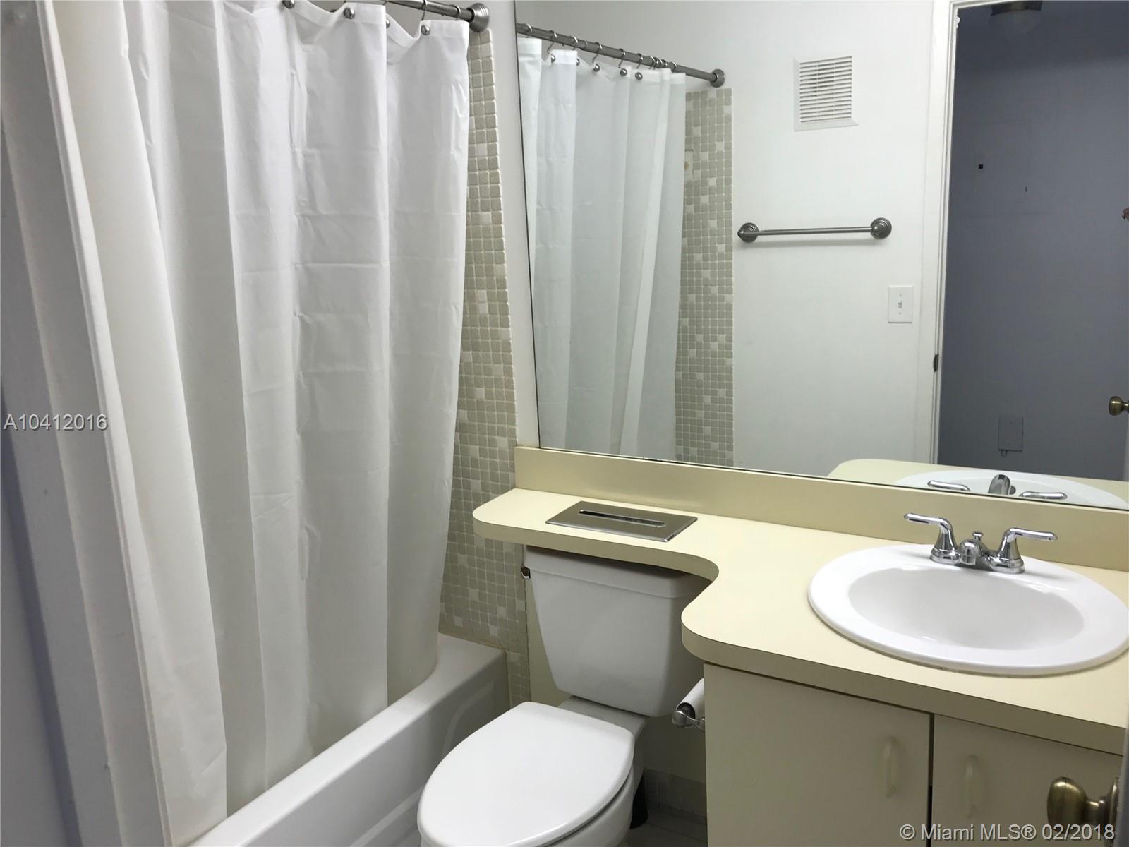 LAKEVIEW AT HAMMOCKS COND - Residential