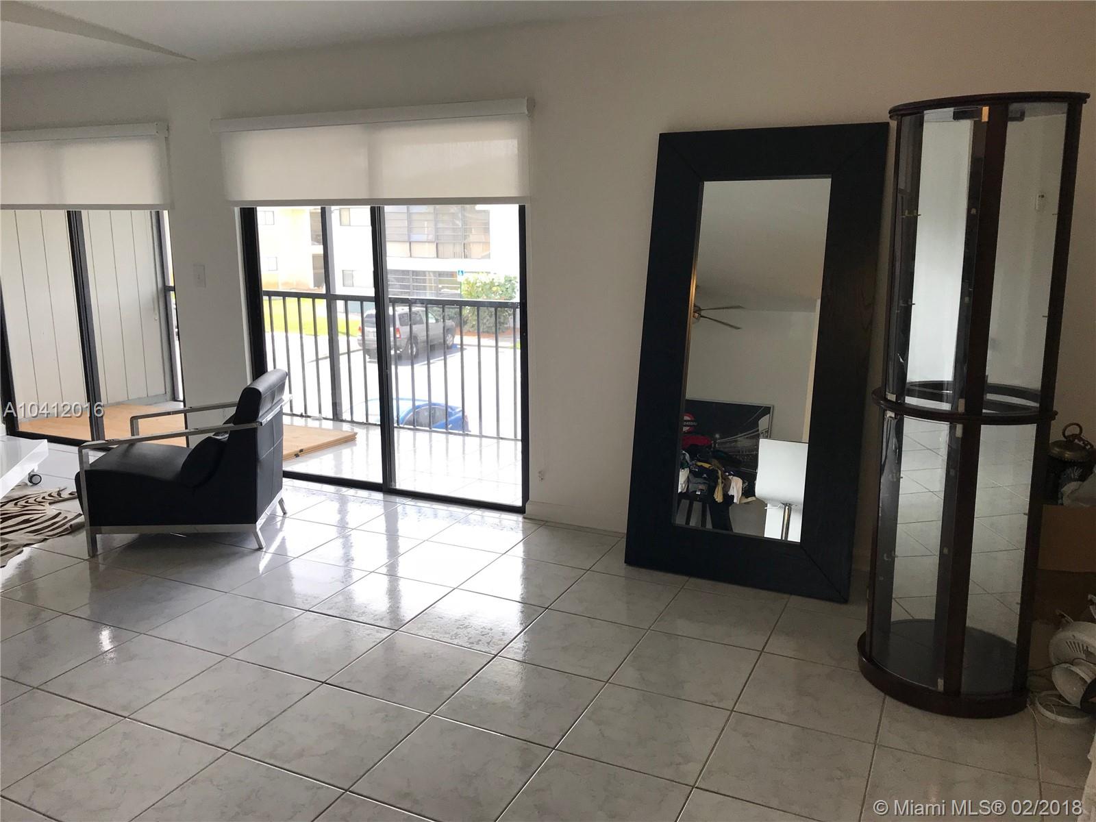 LAKEVIEW AT HAMMOCKS COND - Residential