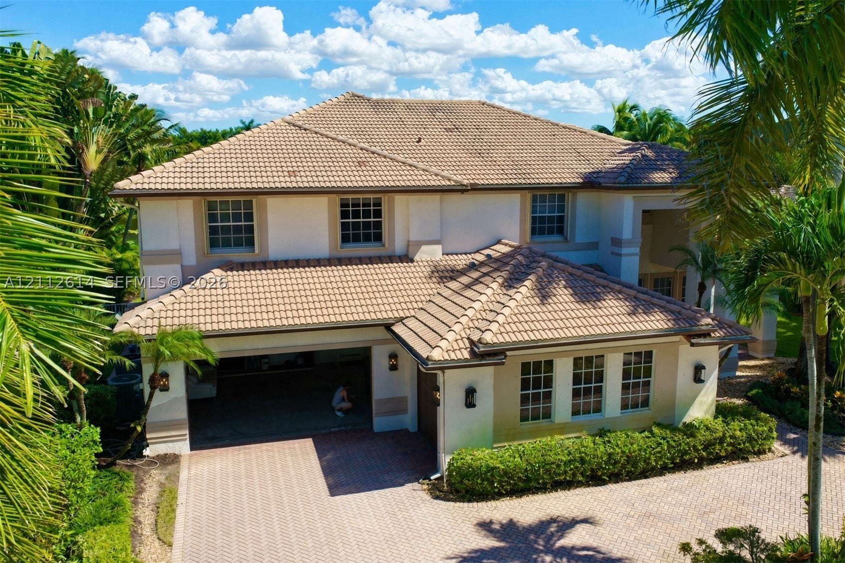 1422 Victoria Isle Dr, Weston FL 33327