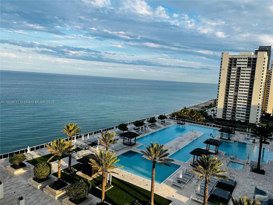 Amazing Unit located in Hallandale Beach in a luxurious condominium, near restaurants, supermarkets, Aventura Mall, Gulfstream. Great Amenities, spa, gym, pools, jacuzzi, beach service and more.