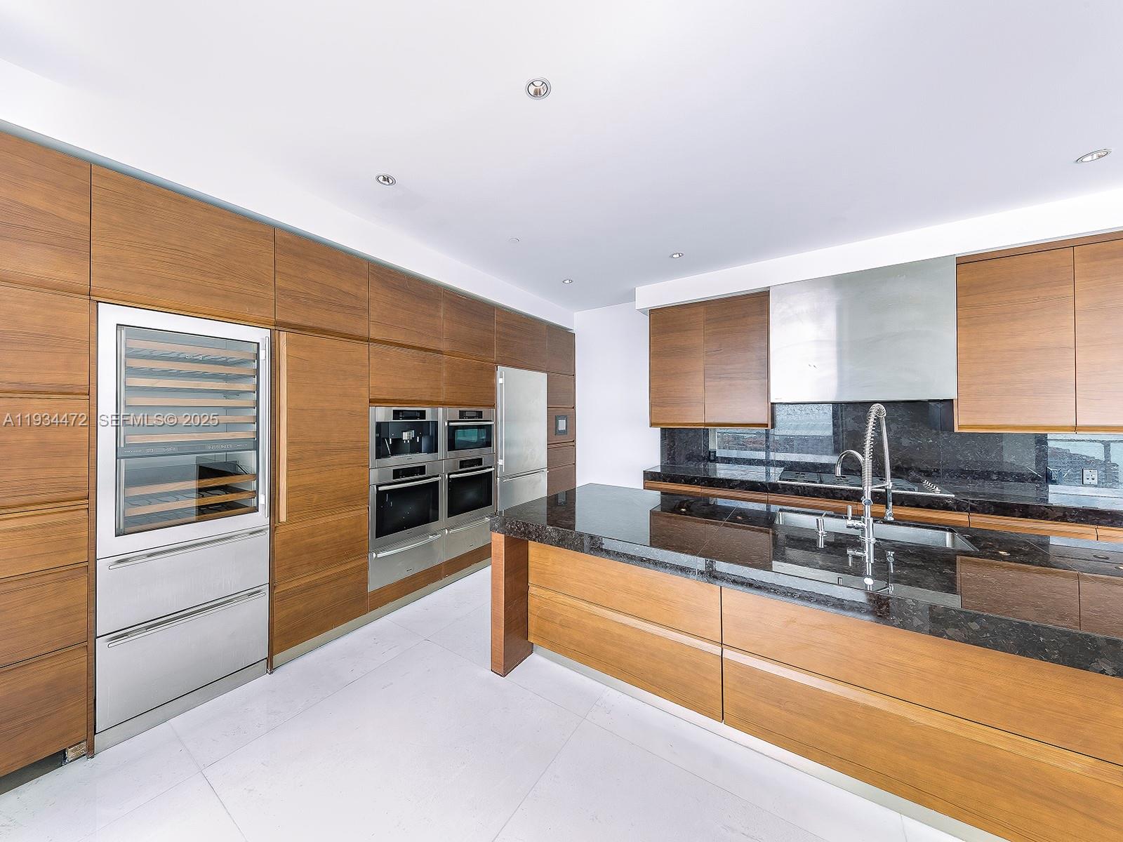 800 S Pointe Dr 2103