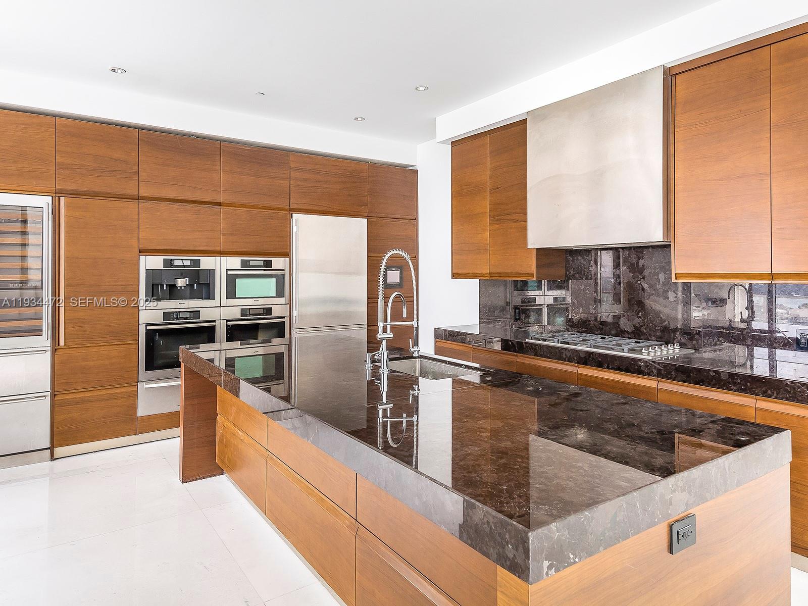 800 S Pointe Dr 2103