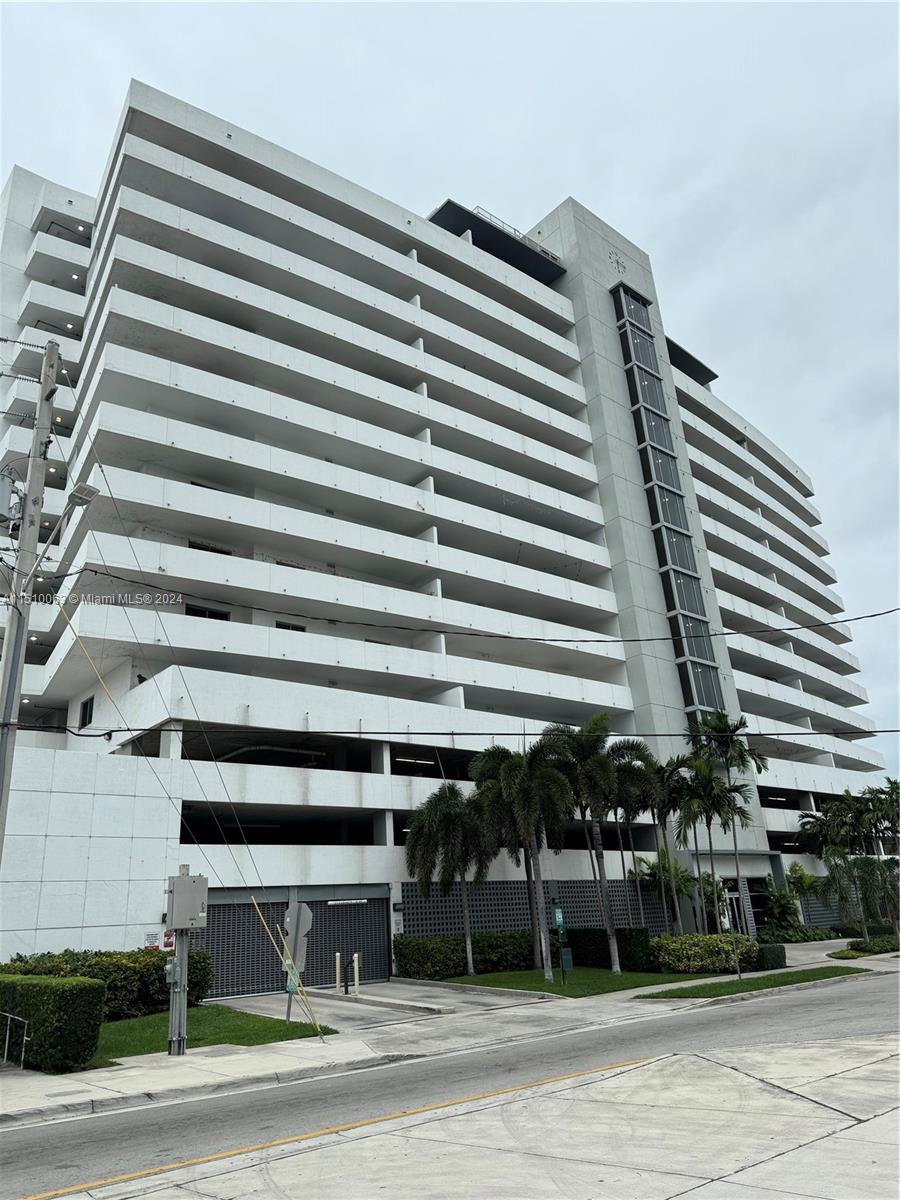 Boutique Condo of 2 Bed-2 Bath in the heart of Miami over Flagler St. Washer & Dryer, new A/C, Balcony, Additional Storage Room, Assigned Cover Parking, Pool and Full Amenities.
Located, 2 minutes to Brickell City Centre & Bayside, Kaseya Center. Walking Distance to Miami Marlins Stadium & Miami River. To Miami International Airport & Jackson Memorial Hospital 10 min drive.
Excellent Location!! 1st Month-Last Month- Security Deposit. Credit Score above 600
Available to move in March,1st 2024