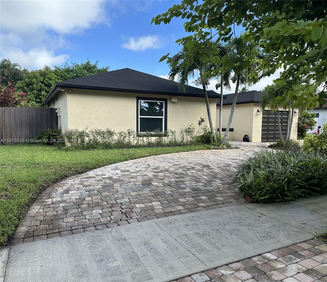 COUNTRY LAKE MANORS SEC 3 - Residential