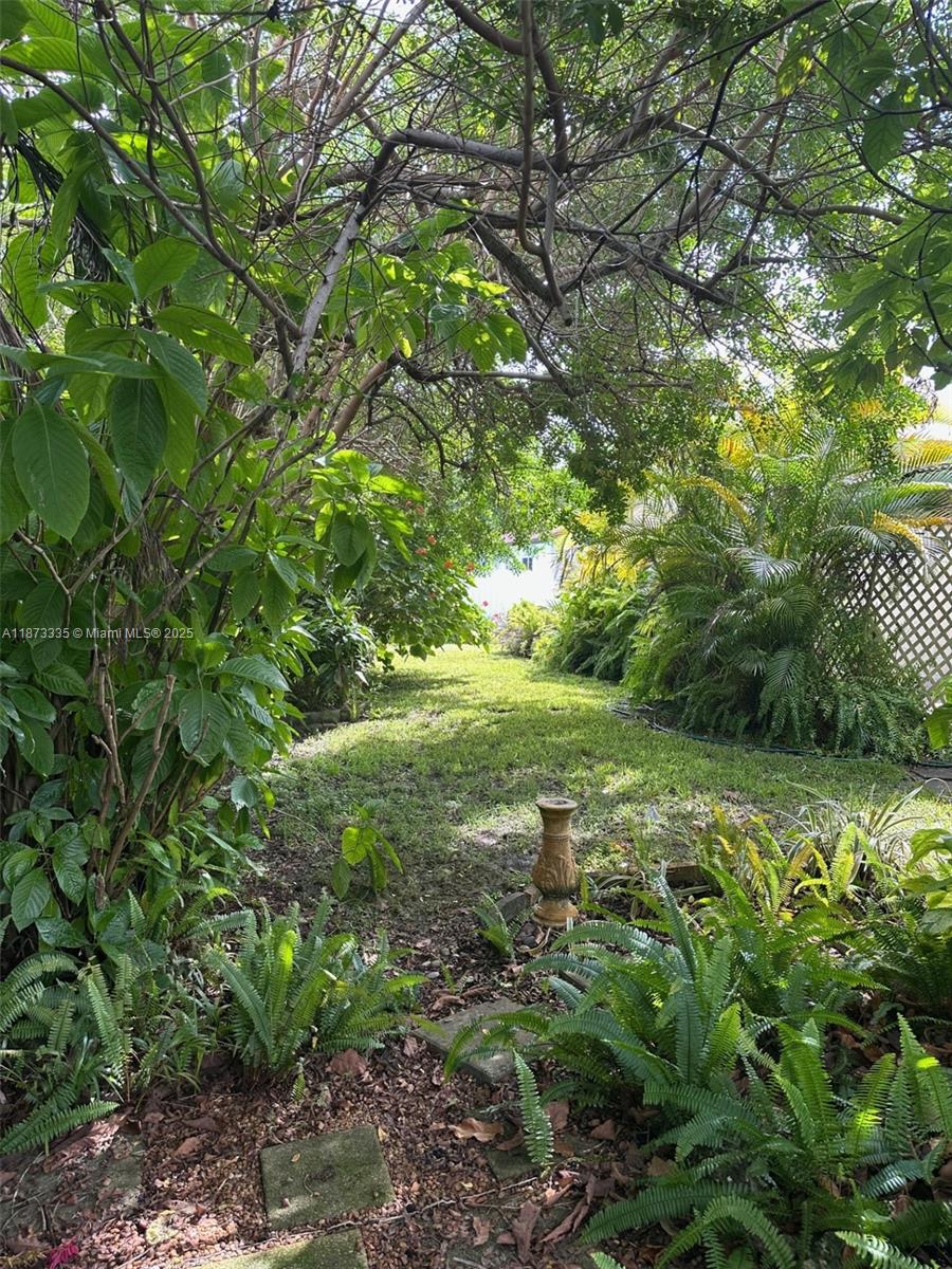 COUNTRY LAKE MANORS SEC 3 - Residential