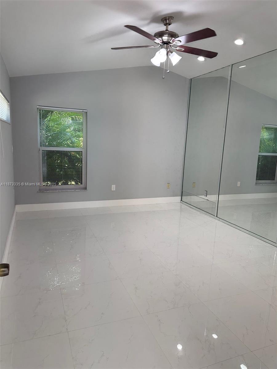 COUNTRY LAKE MANORS SEC 3 - Residential