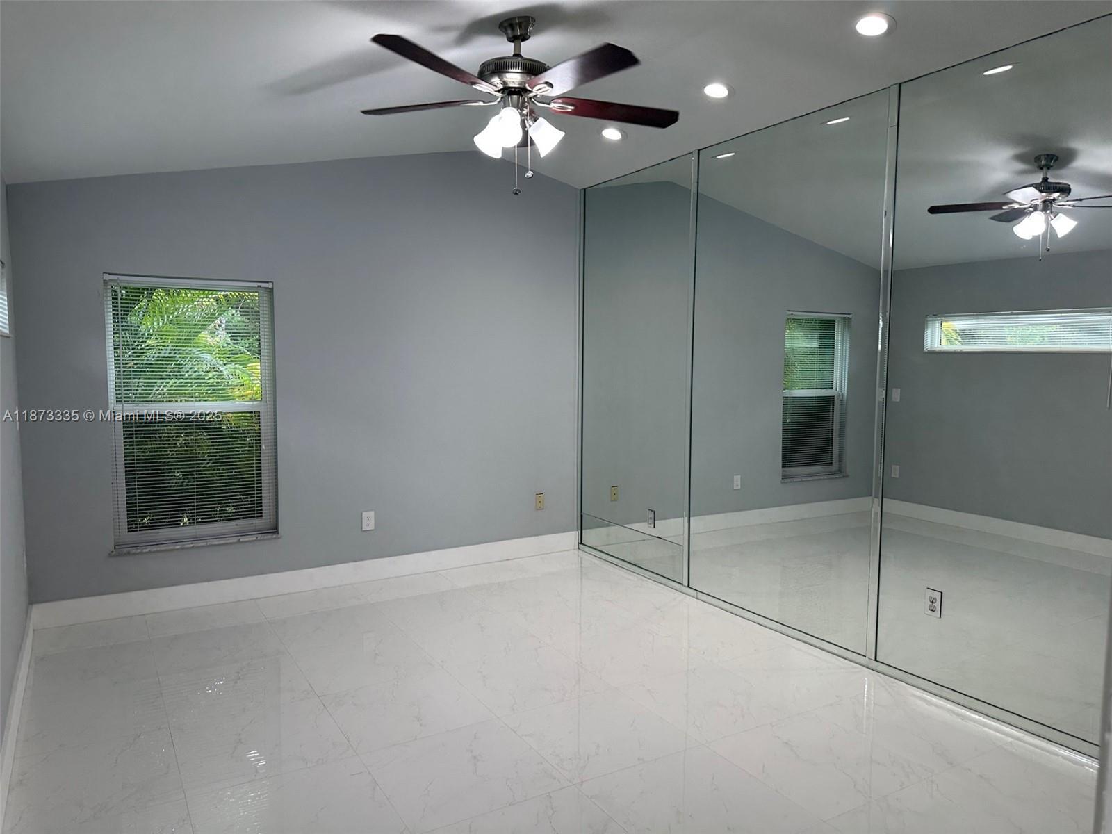 COUNTRY LAKE MANORS SEC 3 - Residential