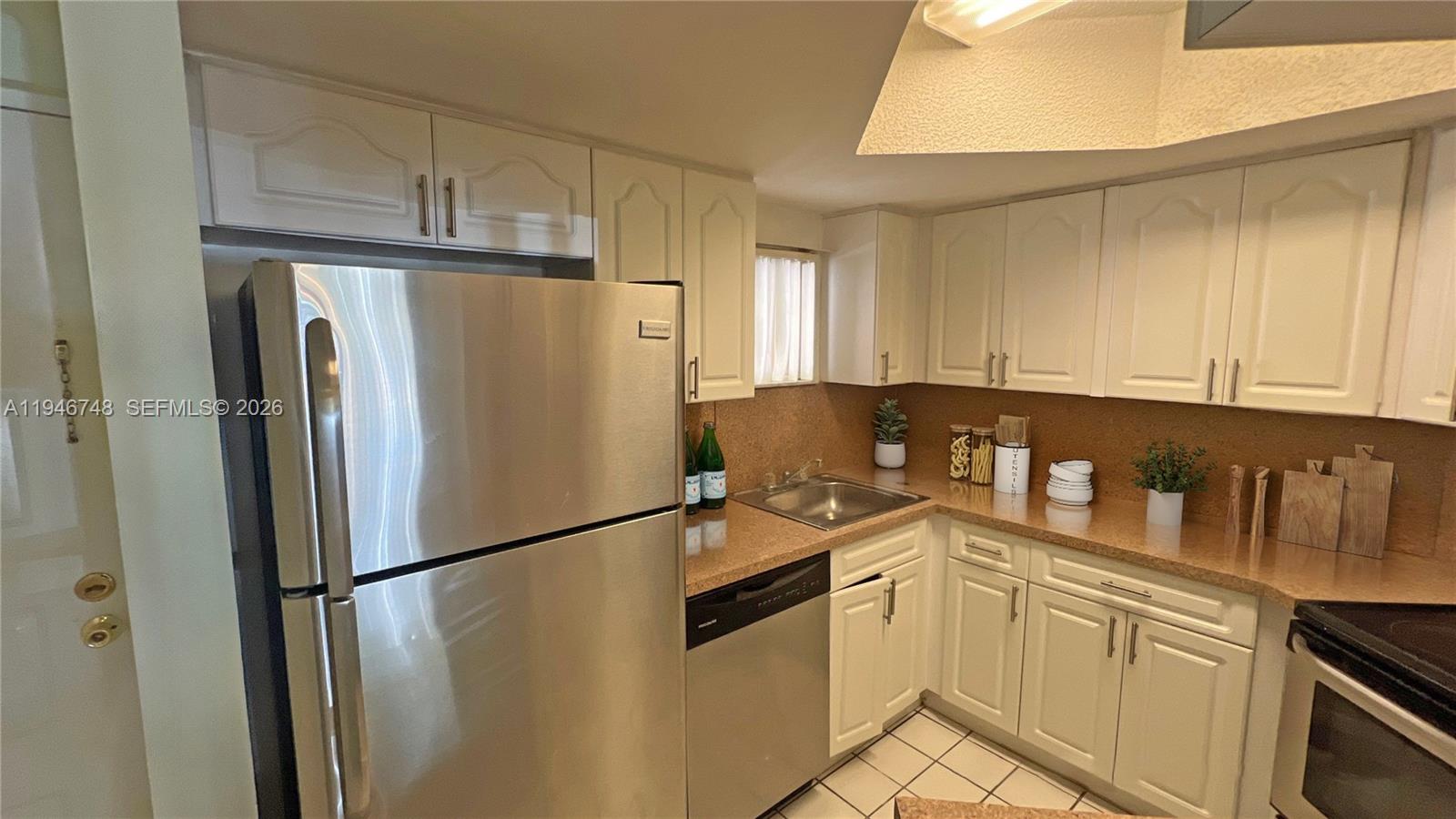 LAS VISTAS AT DORAL CONDO - Residential