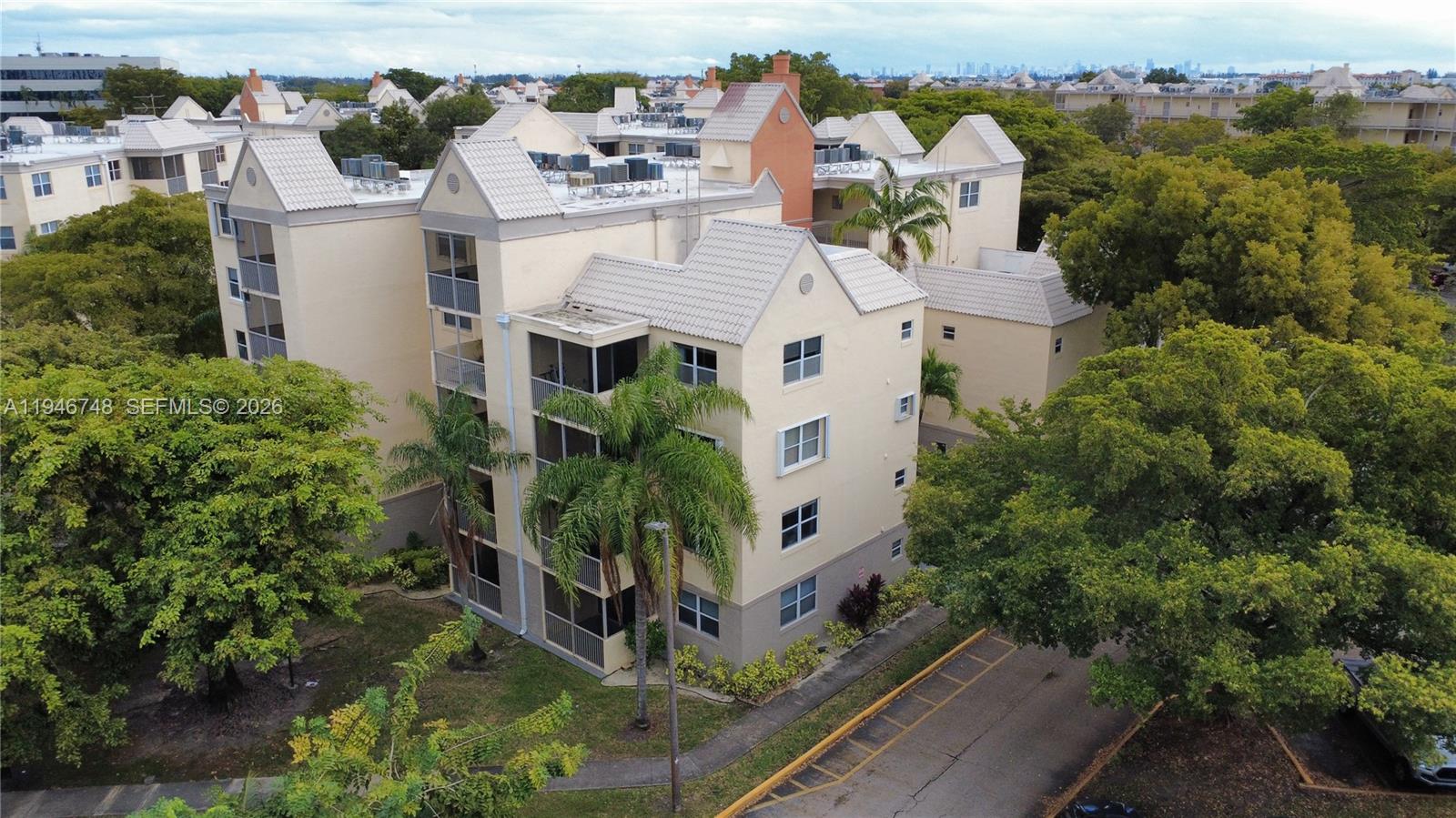 LAS VISTAS AT DORAL CONDO - Residential