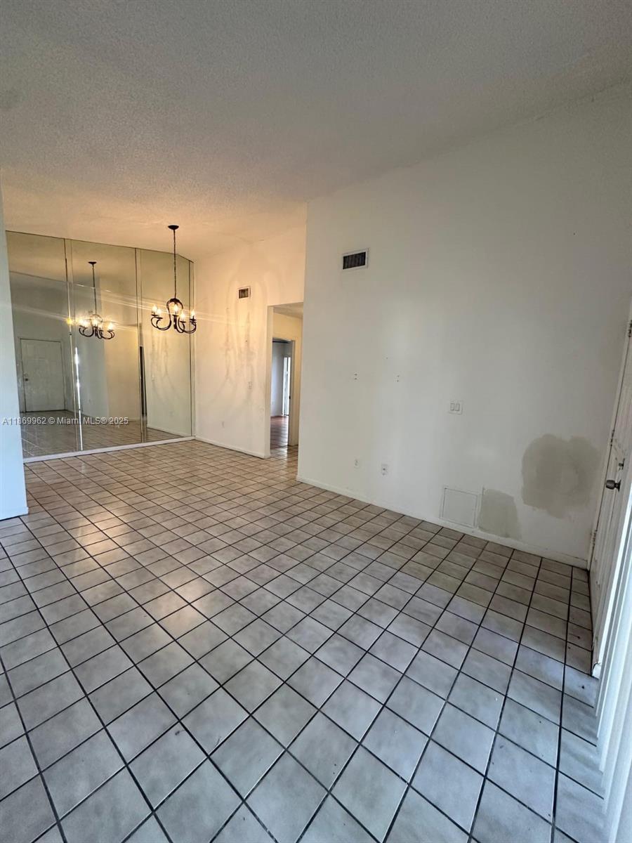 HIGHLANDS AT KENDALL LKS - Residential Lease