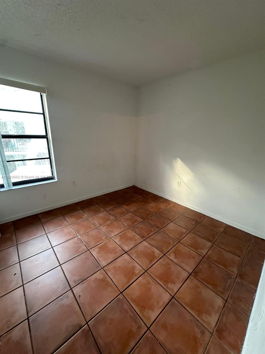 HIGHLANDS AT KENDALL LKS - Residential Lease