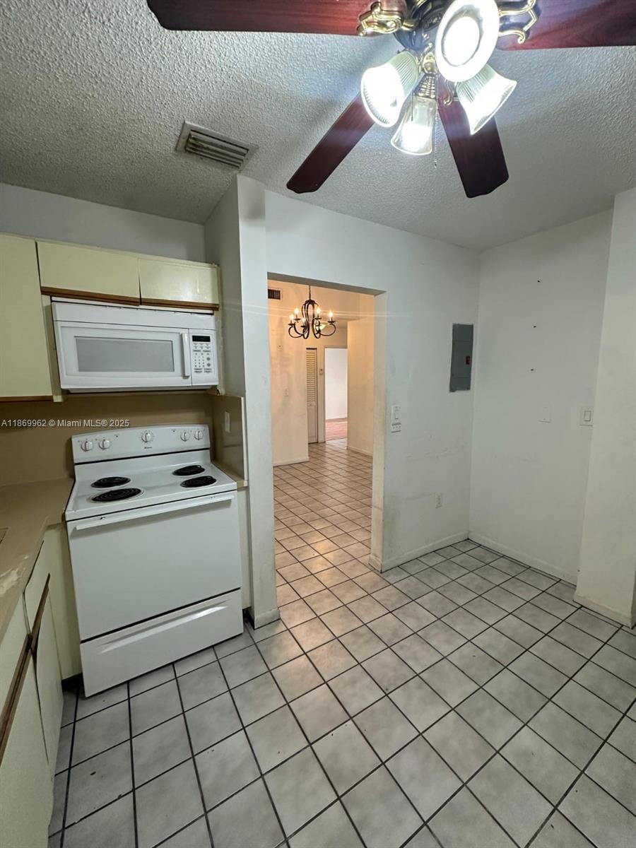 HIGHLANDS AT KENDALL LKS - Residential Lease
