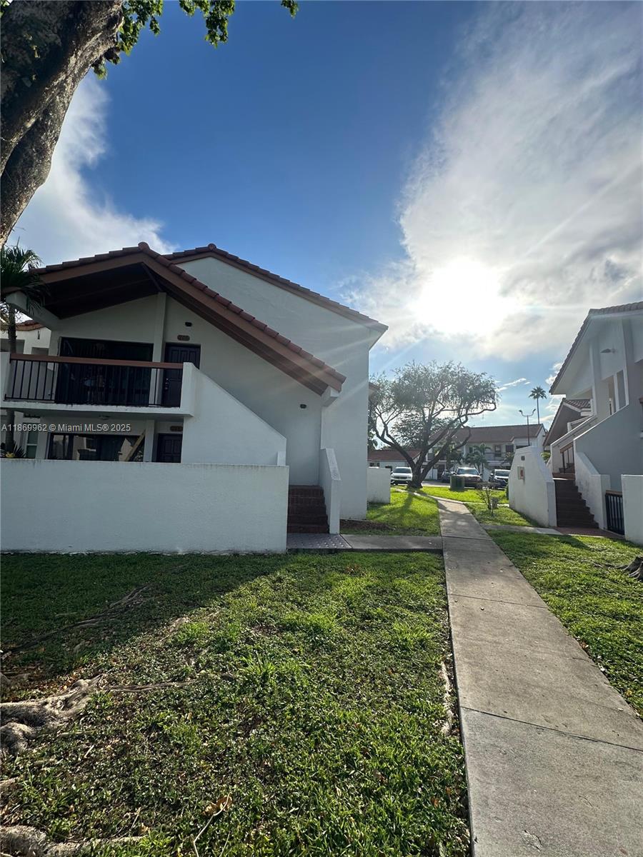 HIGHLANDS AT KENDALL LKS - Residential Lease