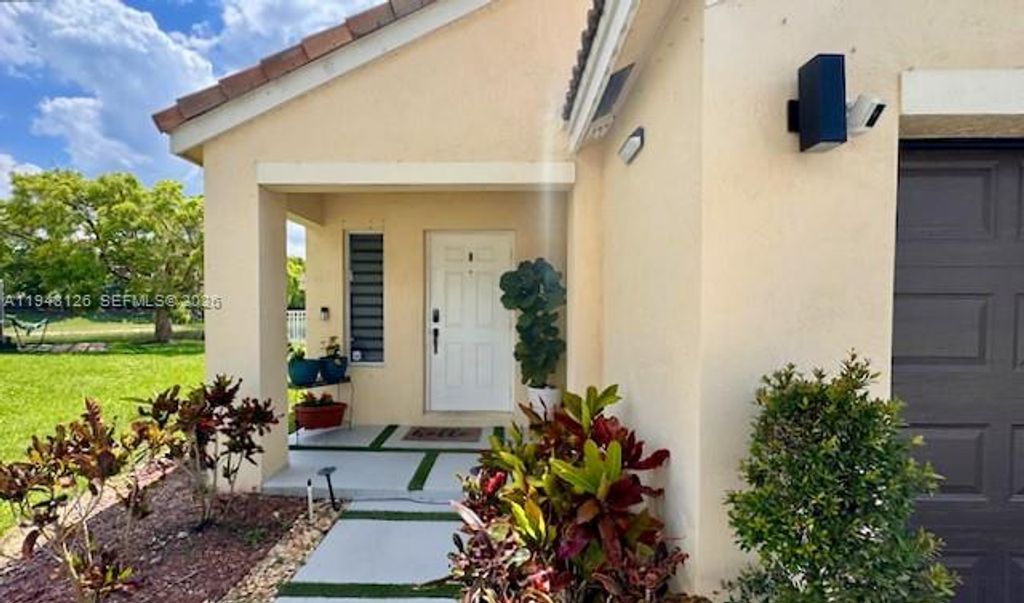 Photo of 4284 Ironwood Ct #4284, Weston, FL 33331 (MLS # A11943126)