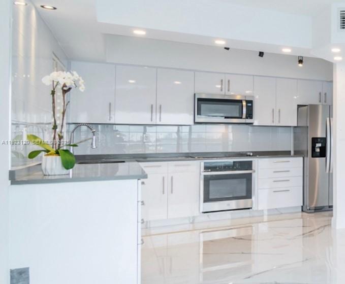 WATERS EDGE HOUSE CONDO - Residential Lease