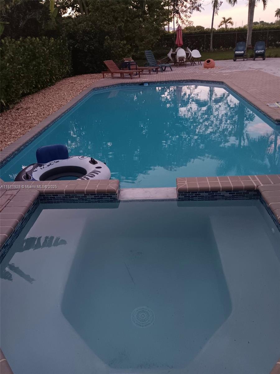 3 56 38 1.23 AC M/L N1/3 O - Residential