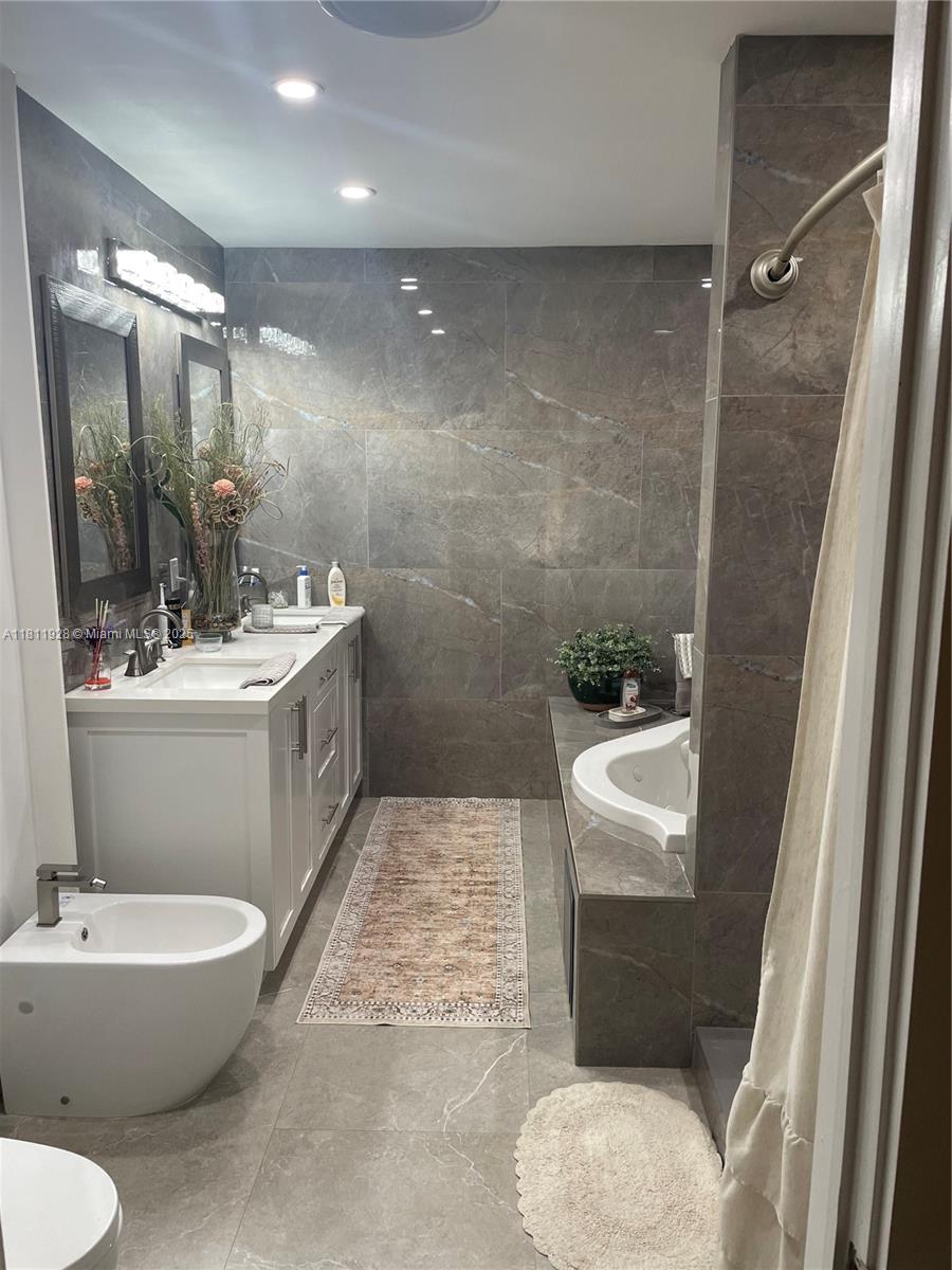 3 56 38 1.23 AC M/L N1/3 O - Residential