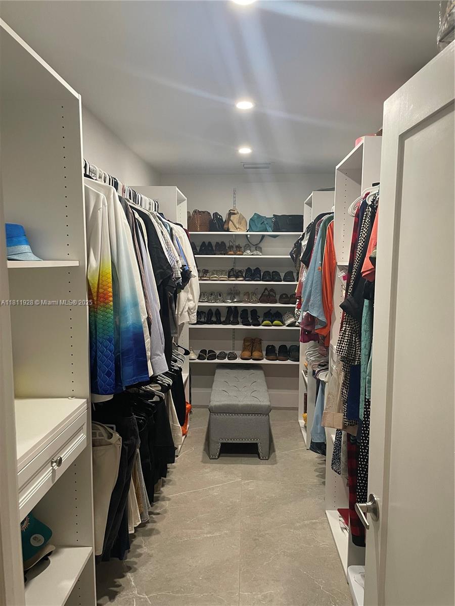 3 56 38 1.23 AC M/L N1/3 O - Residential