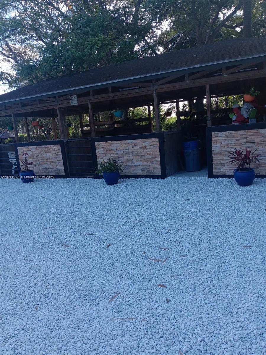 3 56 38 1.23 AC M/L N1/3 O - Residential