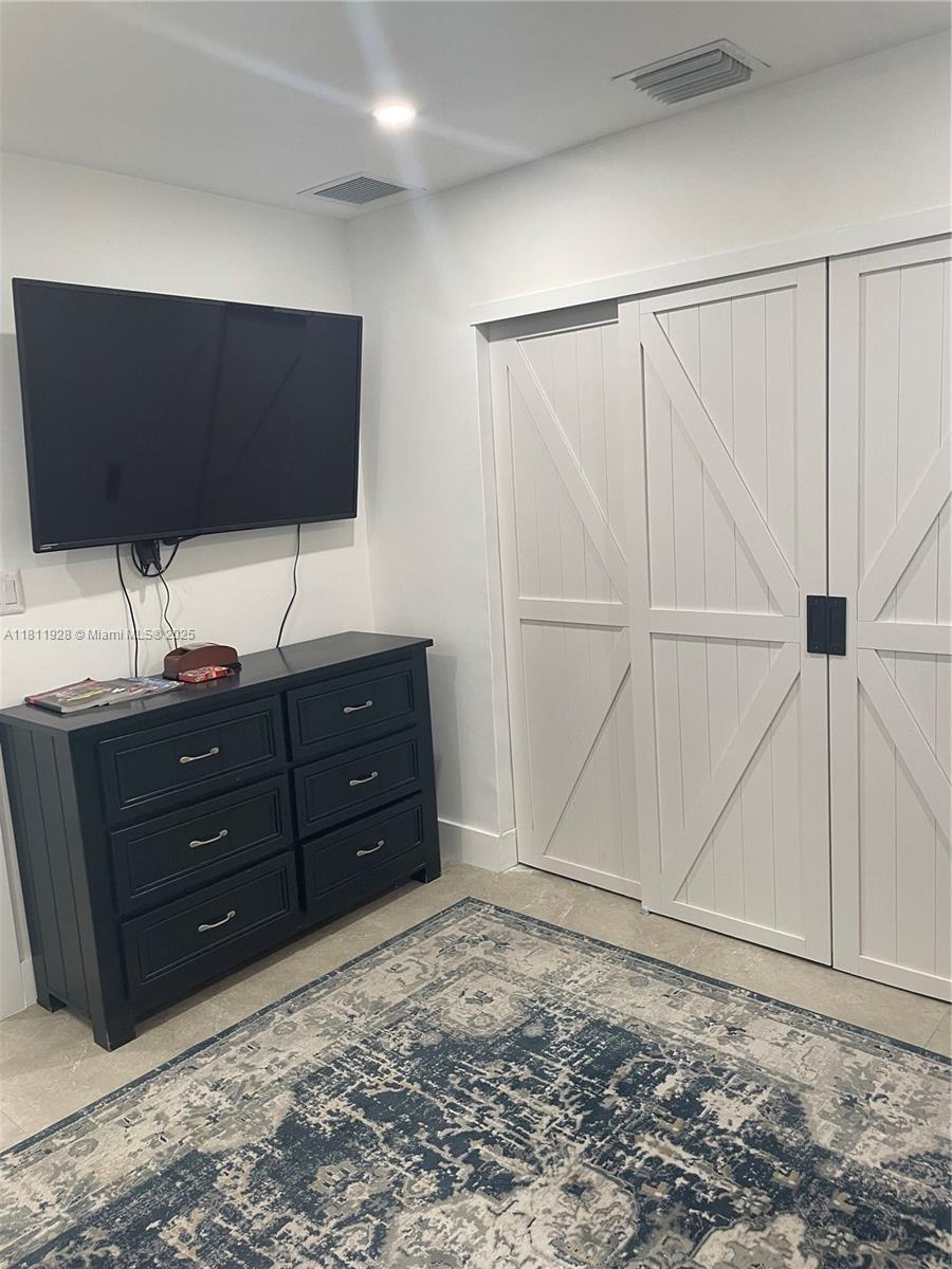 3 56 38 1.23 AC M/L N1/3 O - Residential