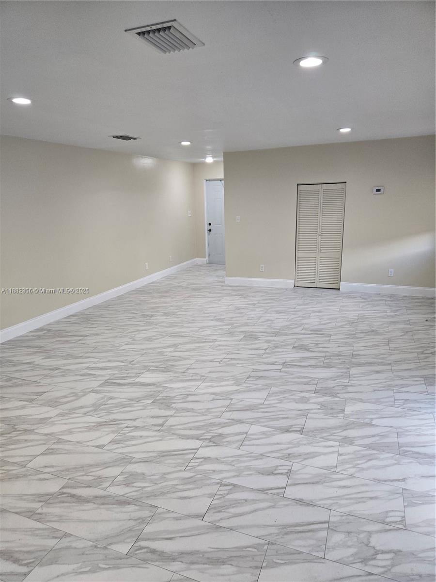 HOLLYWOOD TERRACE AMEN PL - Residential Lease