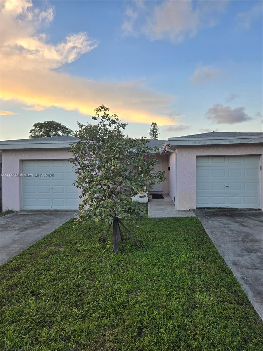 HOLLYWOOD TERRACE AMEN PL - Residential Lease