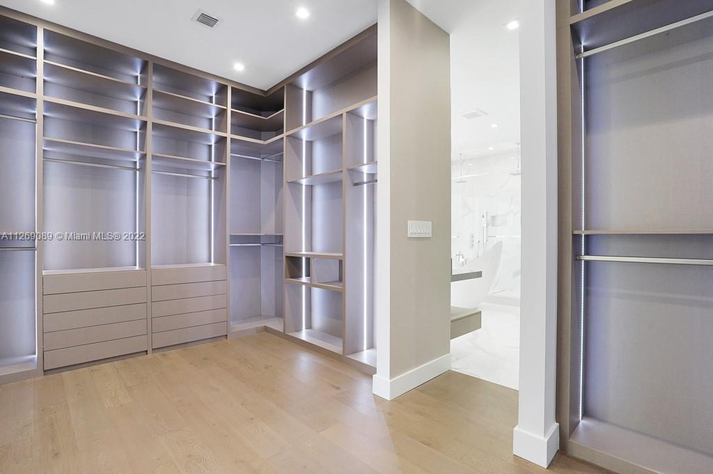 EASTERN SHORES 1ST ADDN - Residential