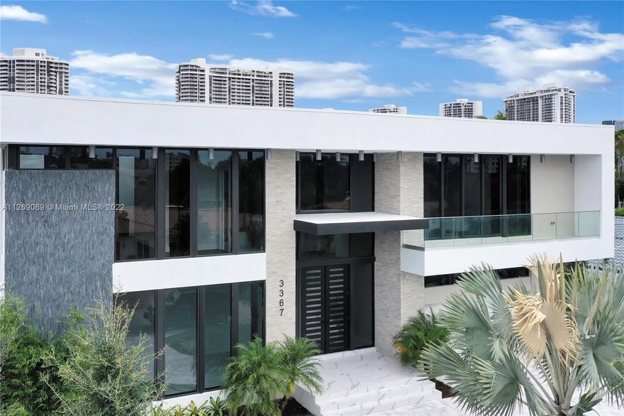 Brand new Eastern Shores modern construction. A boaters paradise or just an elegant waterfront mansion. Private dockage, floor to ceiling windows, double height, several balconies, luxurious custom designing kitchen, and bathroom with top of the line appliances, exotic floors, pool, summer kitchen, elevator is just a few of many features of this 6,207 SQ FT home. 5 full bedrooms + maids quarter( 6th bedroom) 6.5 bathrooms, no bridges to bay.