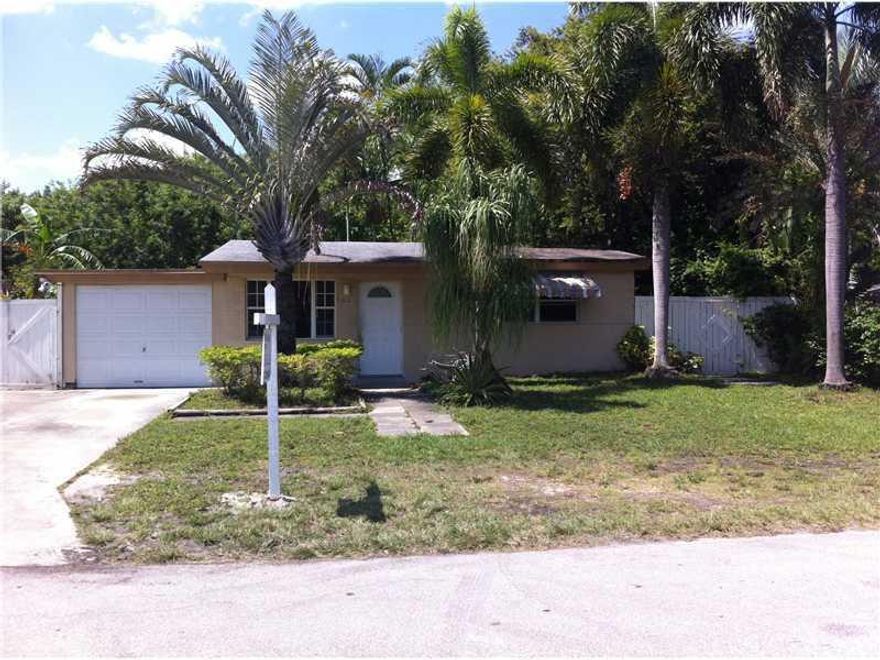 NICE HOUSE   , CENTRALLY LOCATED  , TILE FLOORS, BLINDS,2BEDROOM ONE BATHROOM, PLUS HAS THE THIRD BEDROOM AND BATHROOM WITH INDEPENDENT ENTRANCE.THERE IS WASHER AND DRYER,LARGE FENCED, GREAT LOCATION CLOSE TO STORES AND SHERIDAN ST.TENANT RESPONSABLE FOR  LAWN