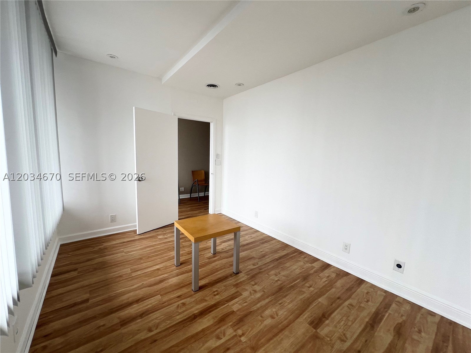 44 E OAKLAND PARK BLVD 44