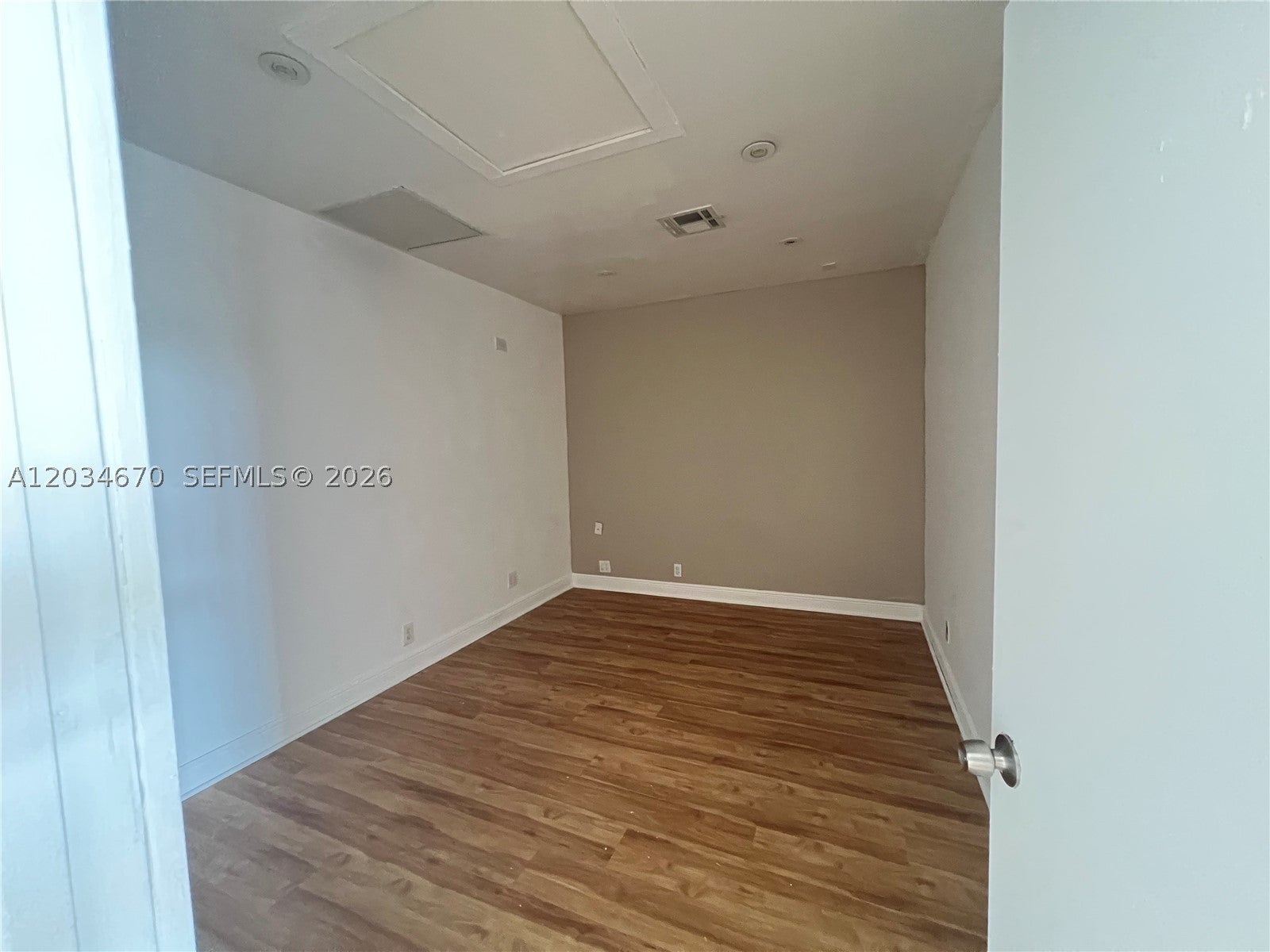 44 E OAKLAND PARK BLVD 44