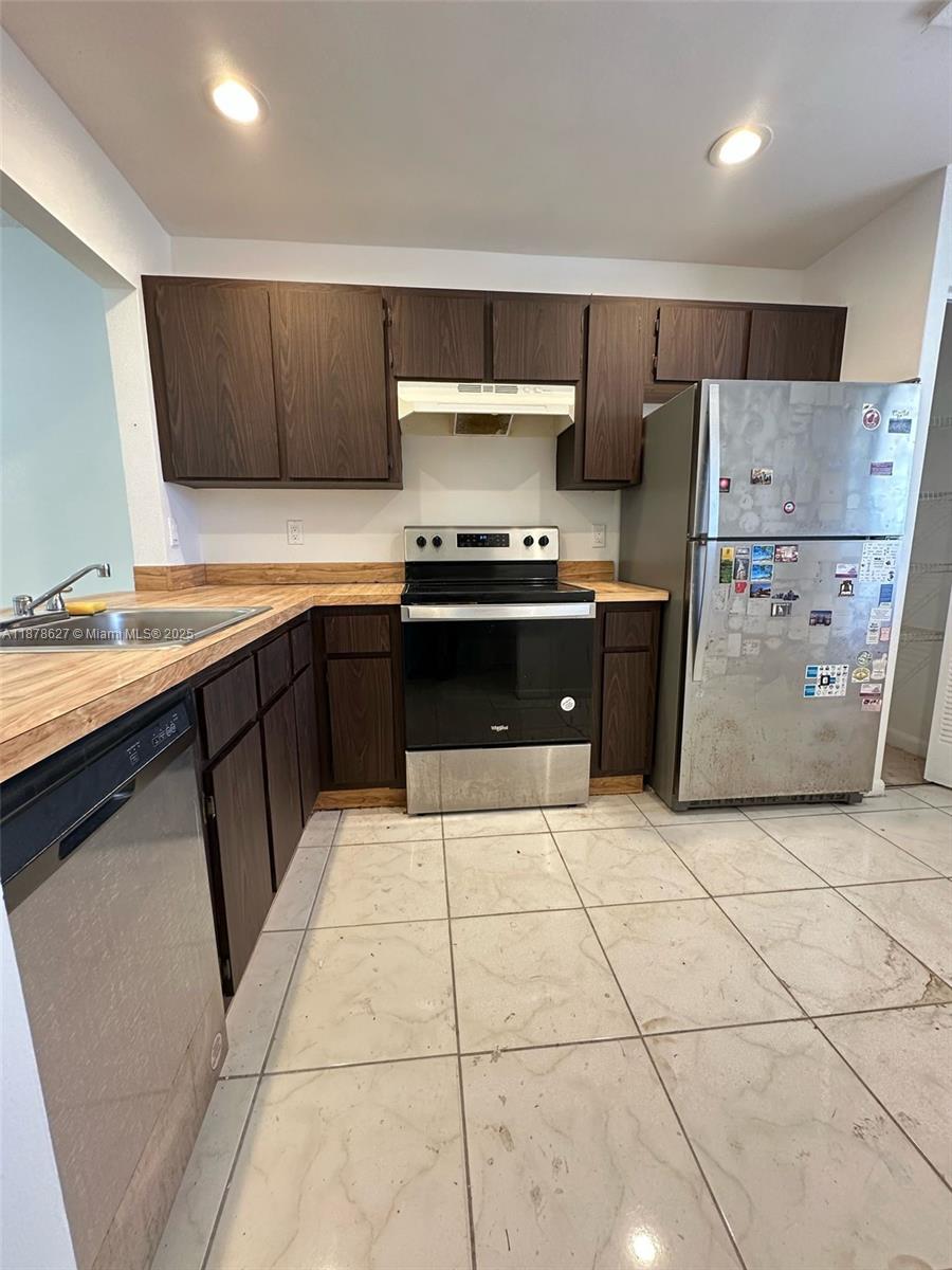 861 NE 209th Ter 203