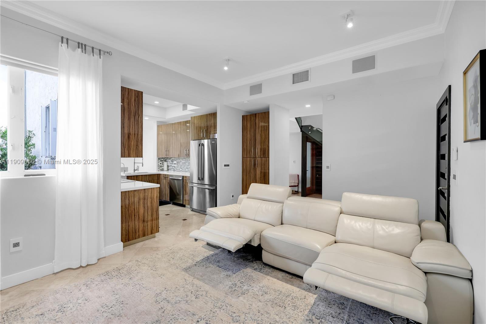 AVENTURA LAKES PHASE 1 - Residential Lease