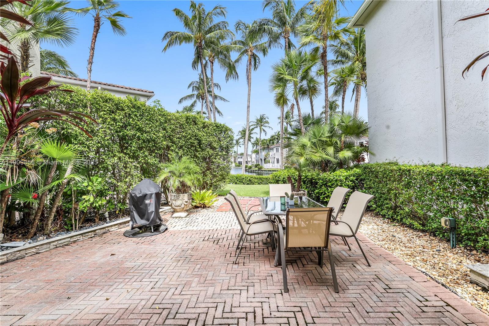 AVENTURA LAKES PHASE 1 - Residential Lease