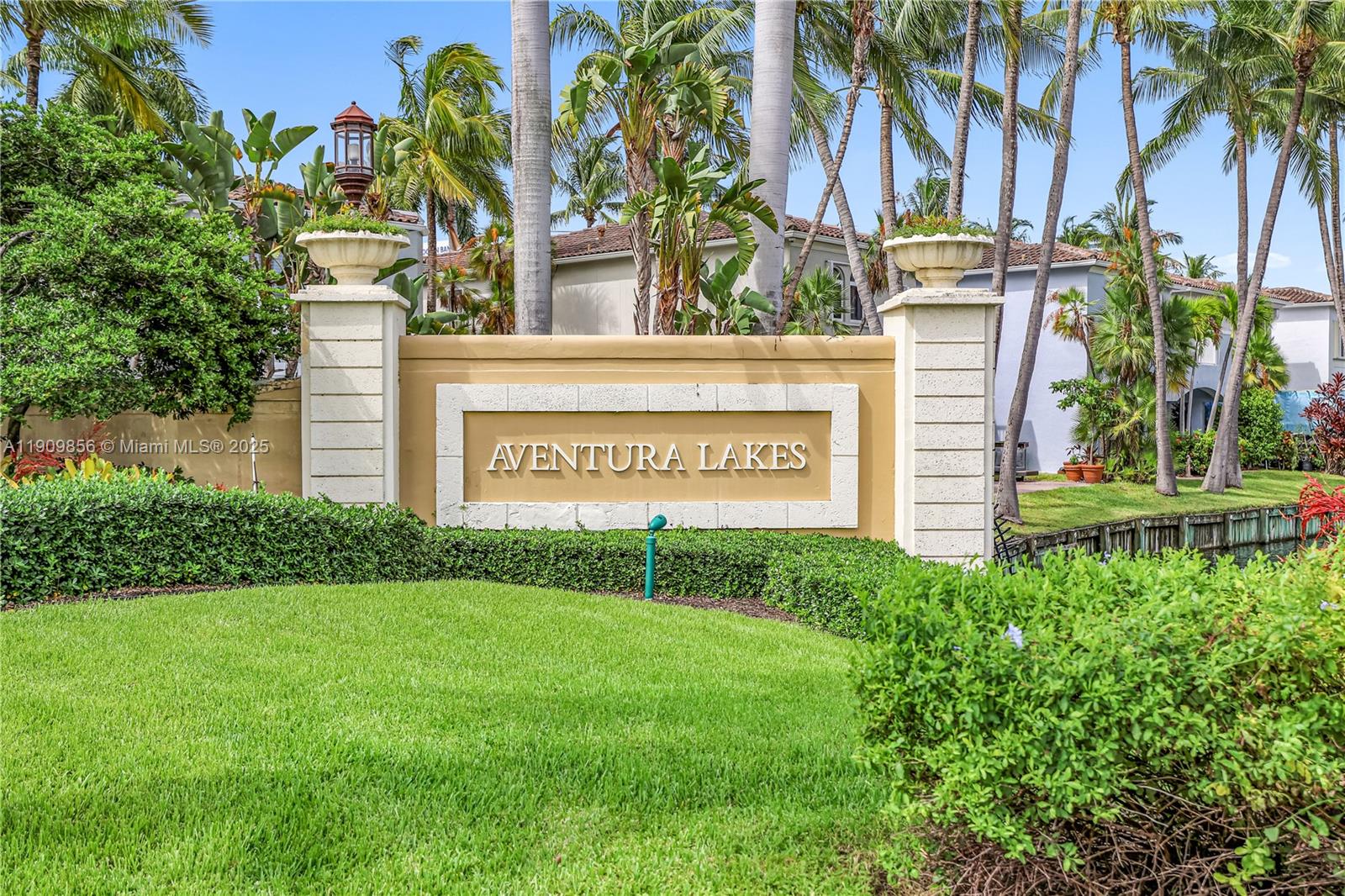 AVENTURA LAKES PHASE 1 - Residential Lease