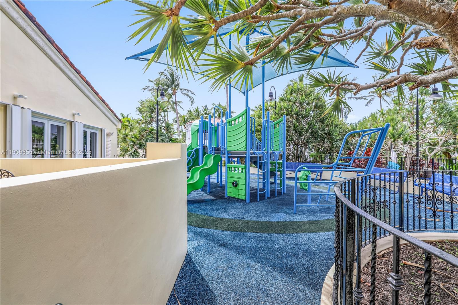 AVENTURA LAKES PHASE 1 - Residential Lease