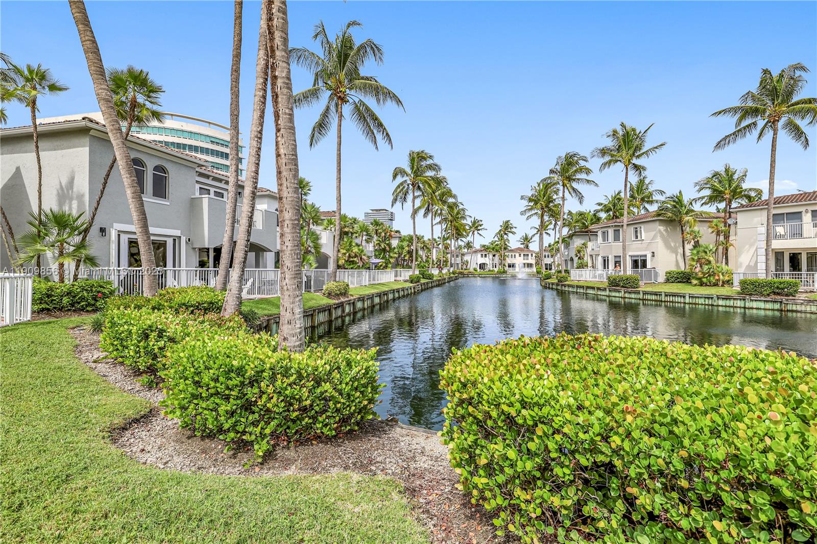 AVENTURA LAKES PHASE 1 - Residential Lease