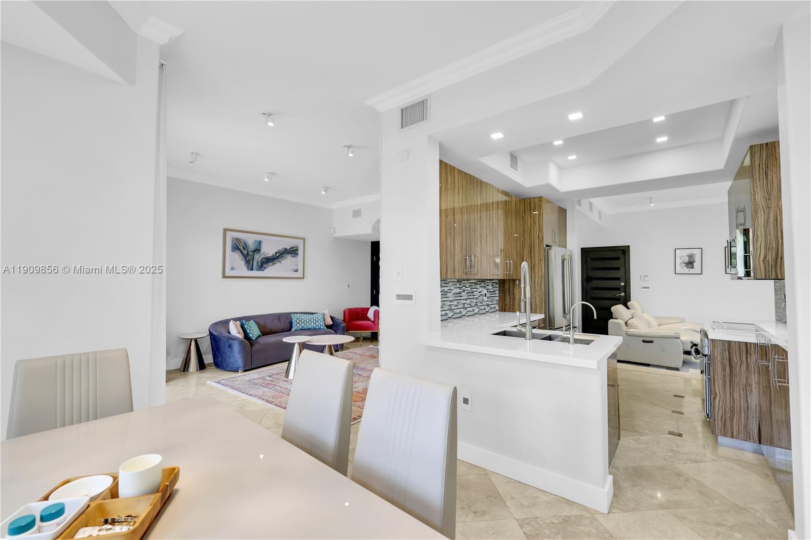 AVENTURA LAKES PHASE 1 - Residential Lease