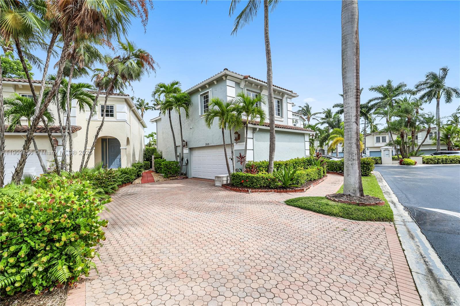 AVENTURA LAKES PHASE 1 - Residential Lease