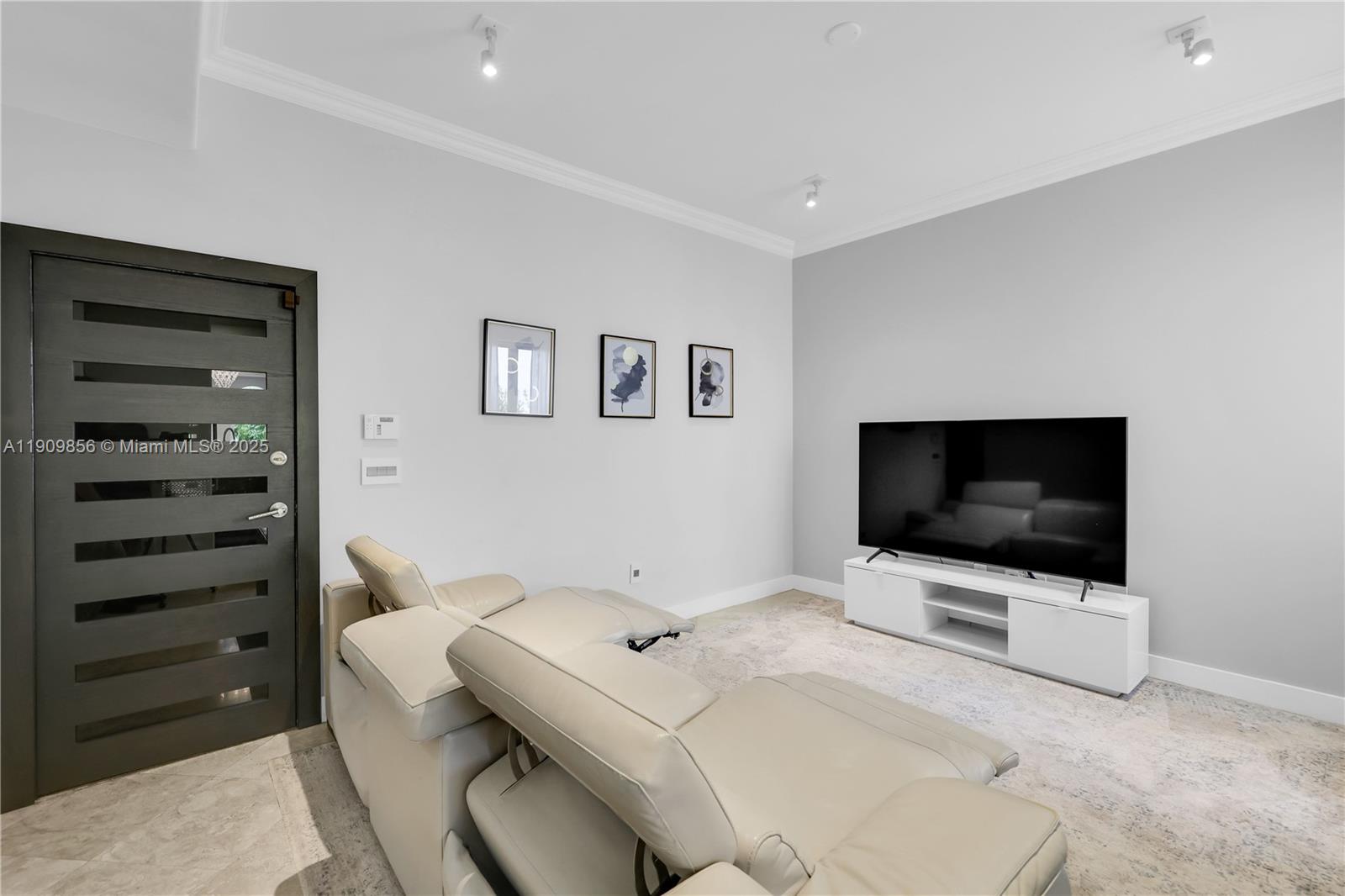 AVENTURA LAKES PHASE 1 - Residential Lease