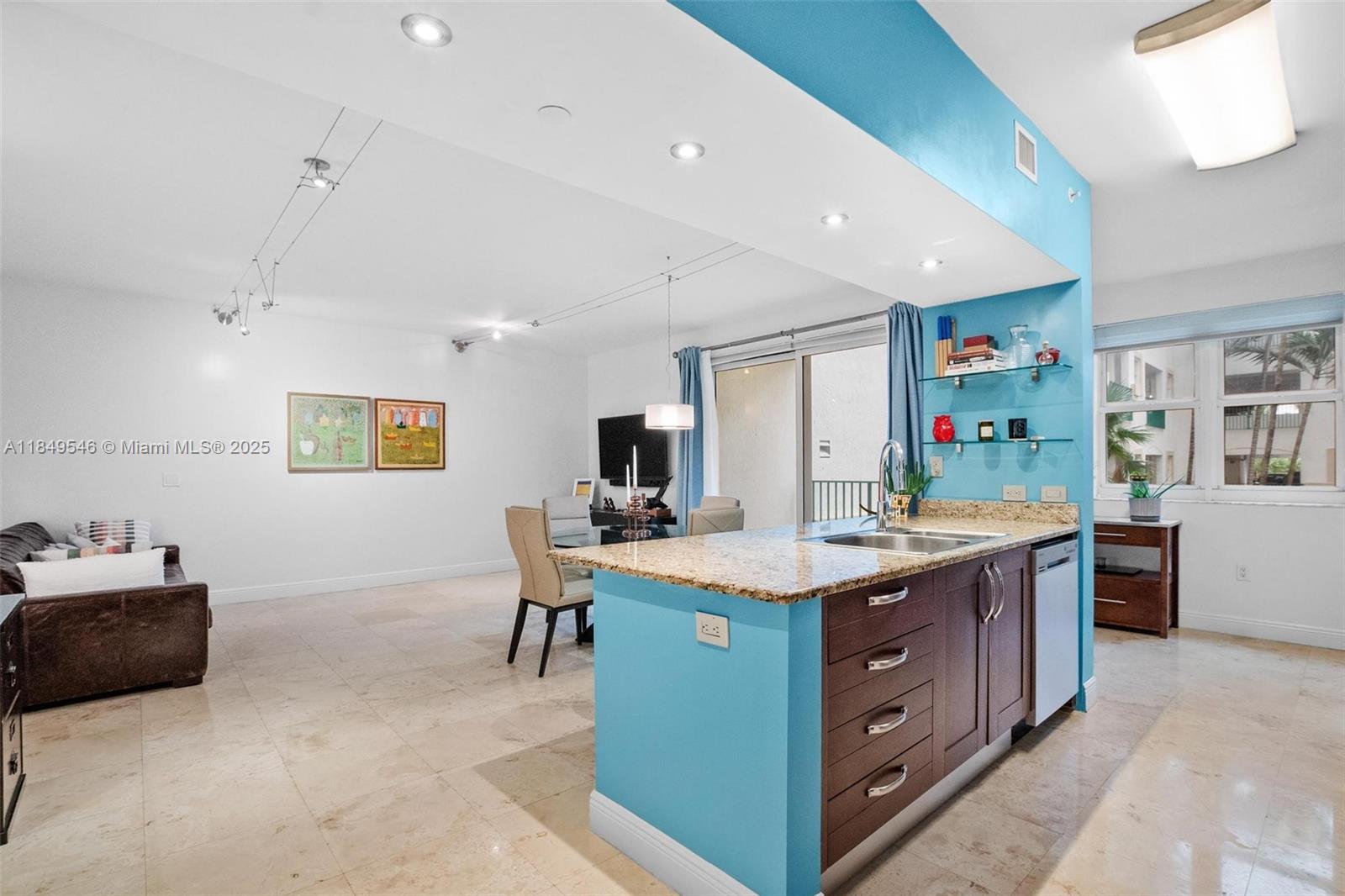 TURNBERRY VILLAGE SO TOWE - Residential