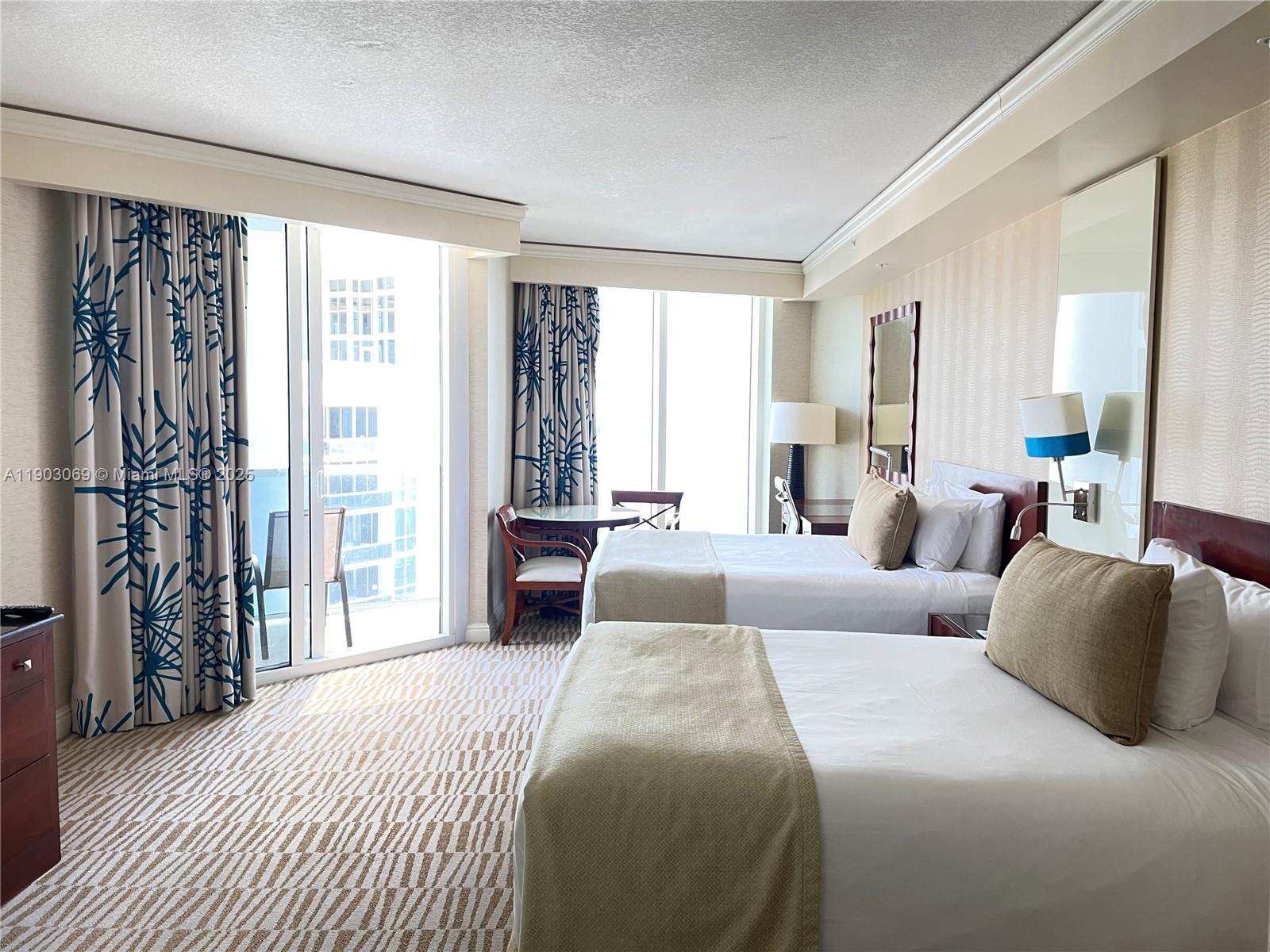 TRUMP INTERNATIONAL SONES - Residential