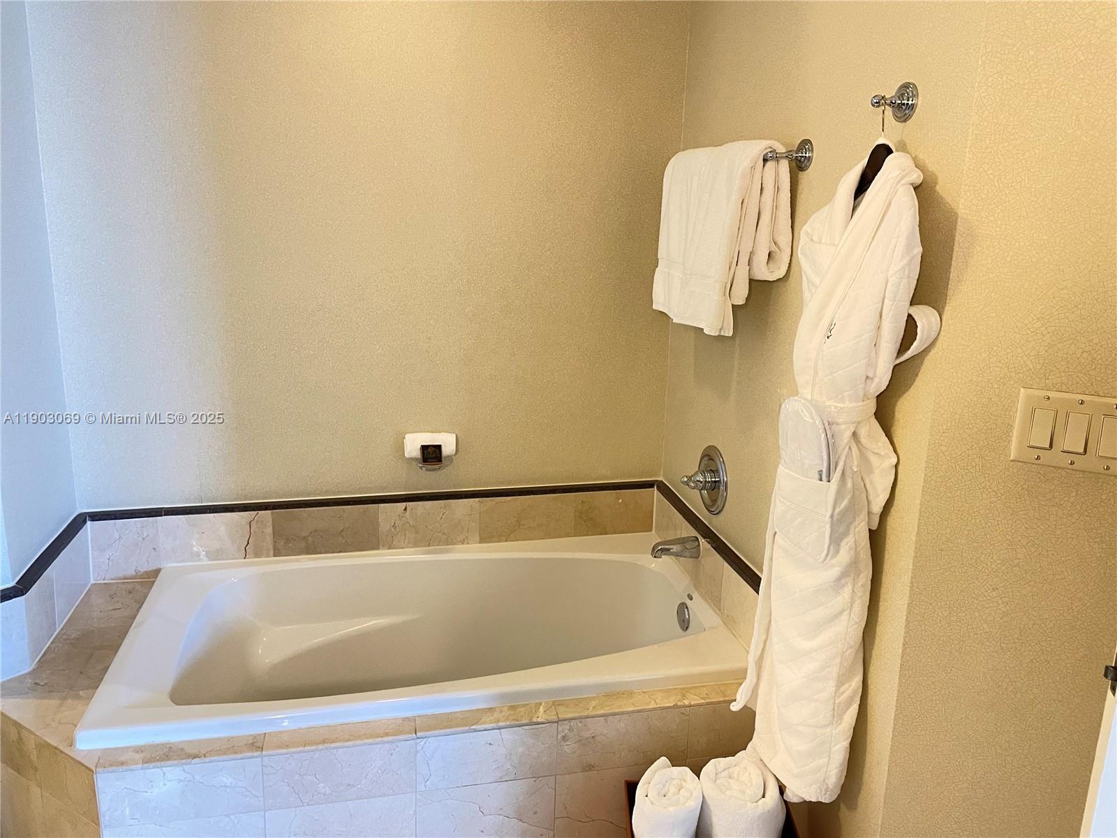 TRUMP INTERNATIONAL SONES - Residential