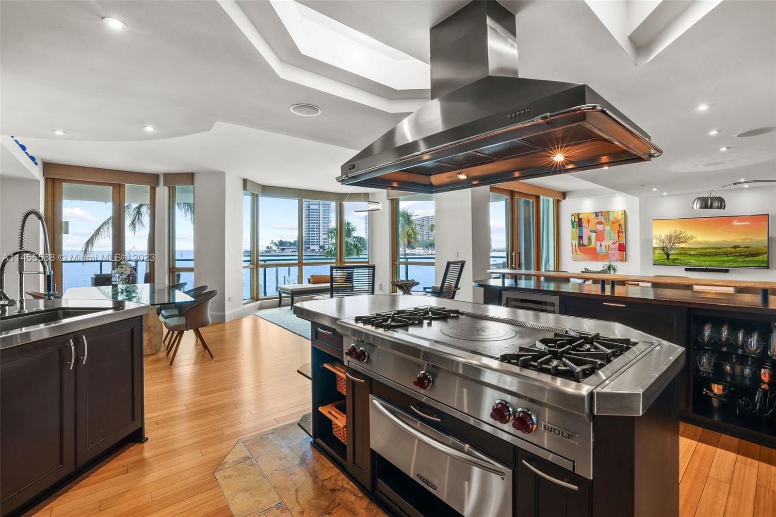 BEACON HARBOUR CONDO - Residential