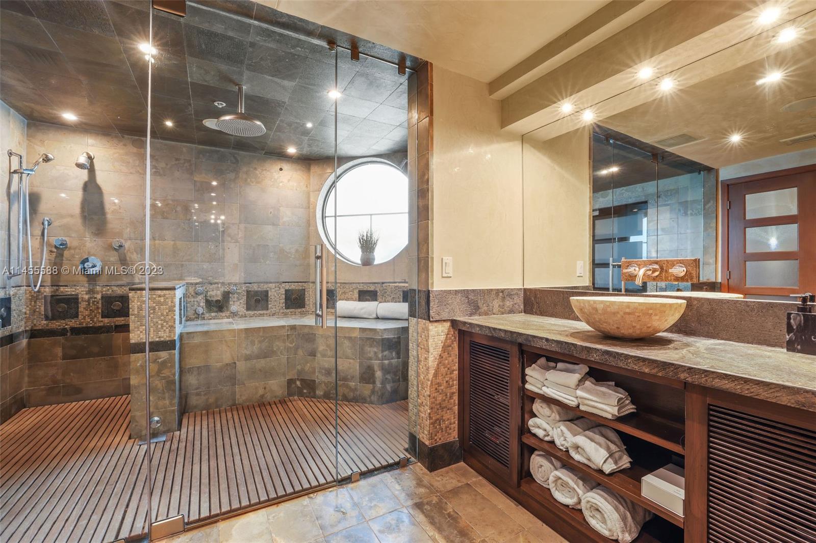 BEACON HARBOUR CONDO - Residential