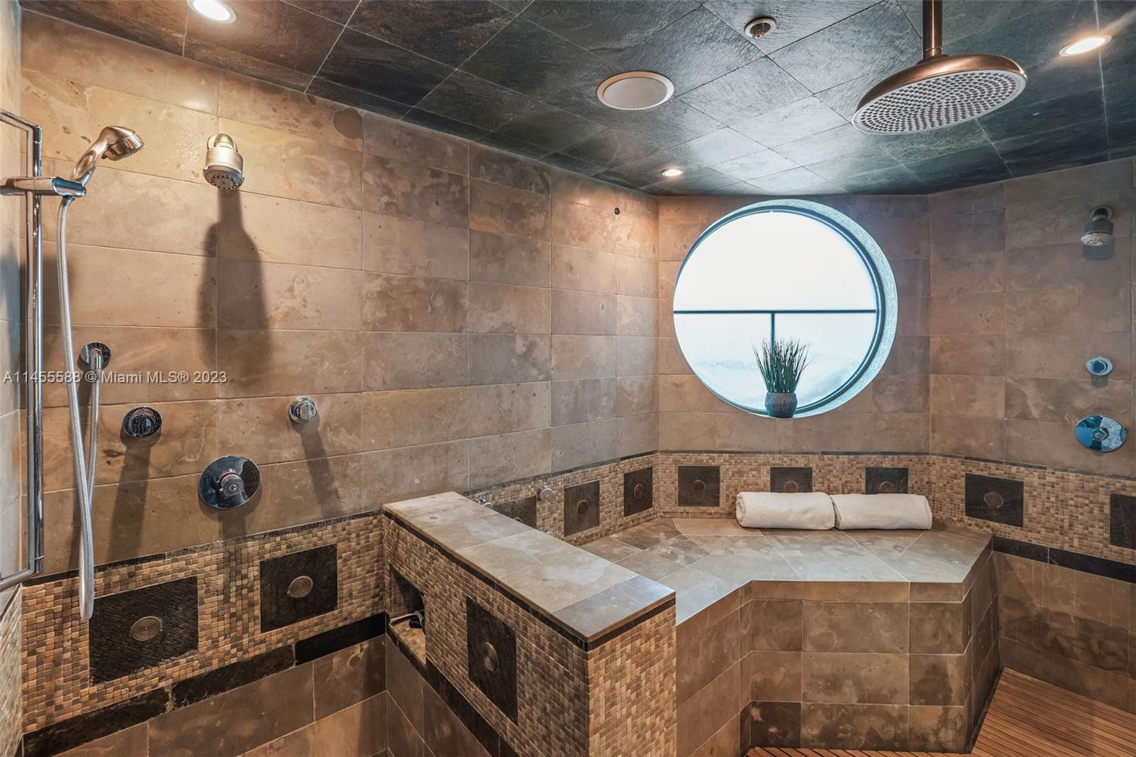 BEACON HARBOUR CONDO - Residential